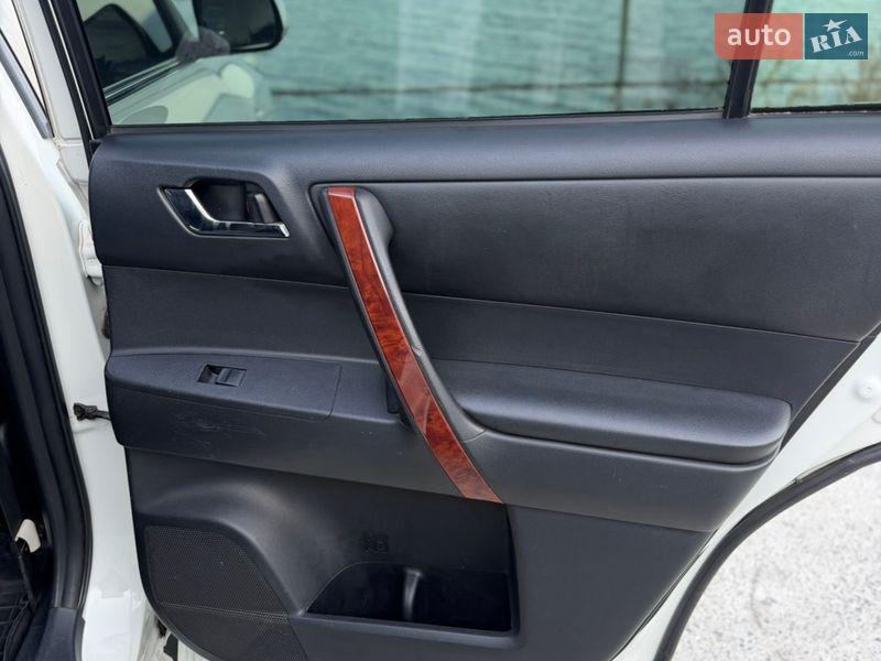 Позашляховик / Кросовер Toyota Highlander 2013 в Одесі