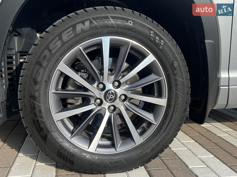 Внедорожник / Кроссовер Toyota Highlander 2018 в Чернигове