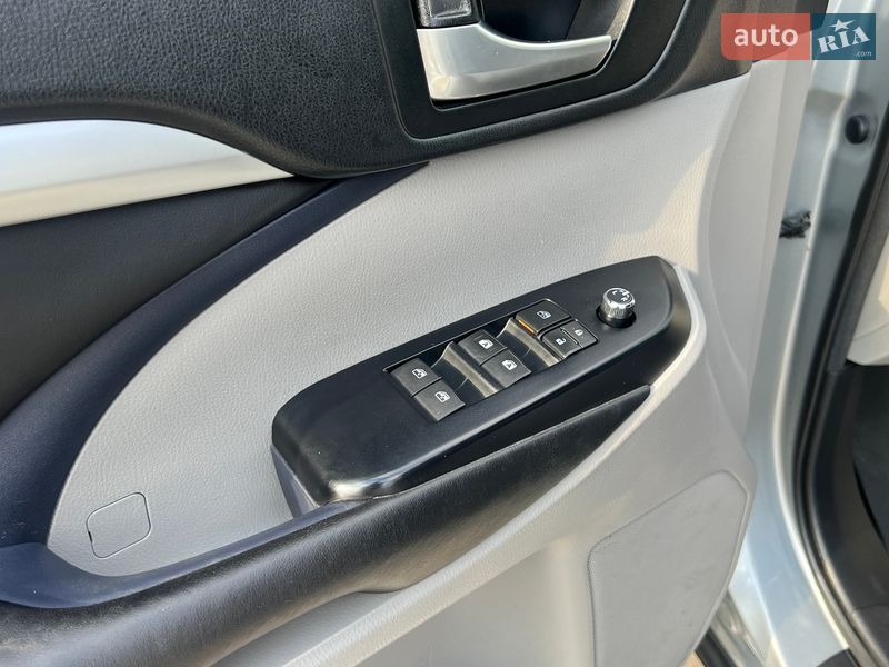 Внедорожник / Кроссовер Toyota Highlander 2018 в Чернигове