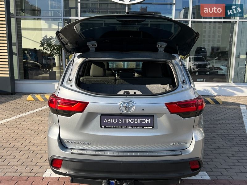 Внедорожник / Кроссовер Toyota Highlander 2018 в Чернигове