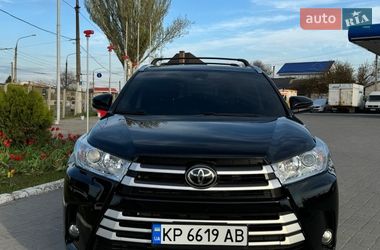 Внедорожник / Кроссовер Toyota Highlander 2018 в Запорожье