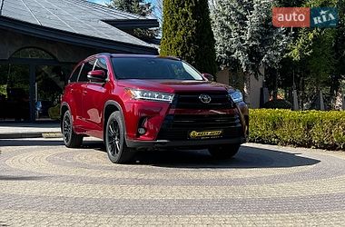 Внедорожник / Кроссовер Toyota Highlander 2017 в Львове