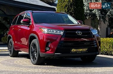 Внедорожник / Кроссовер Toyota Highlander 2017 в Львове