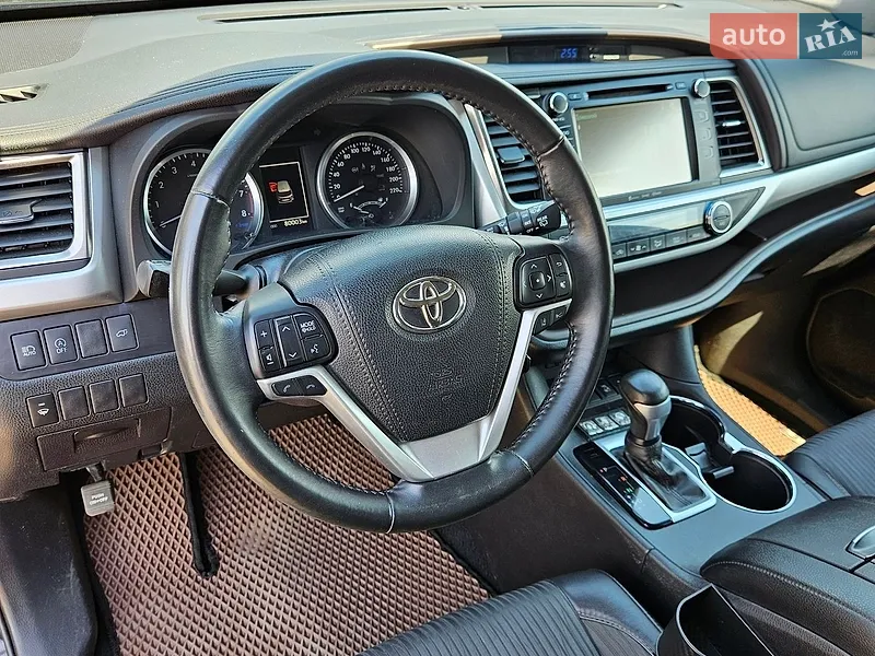 Toyota Highlander 2018 VIN 5TDBZRFH5JS899680 фото оголошення 14 з 75