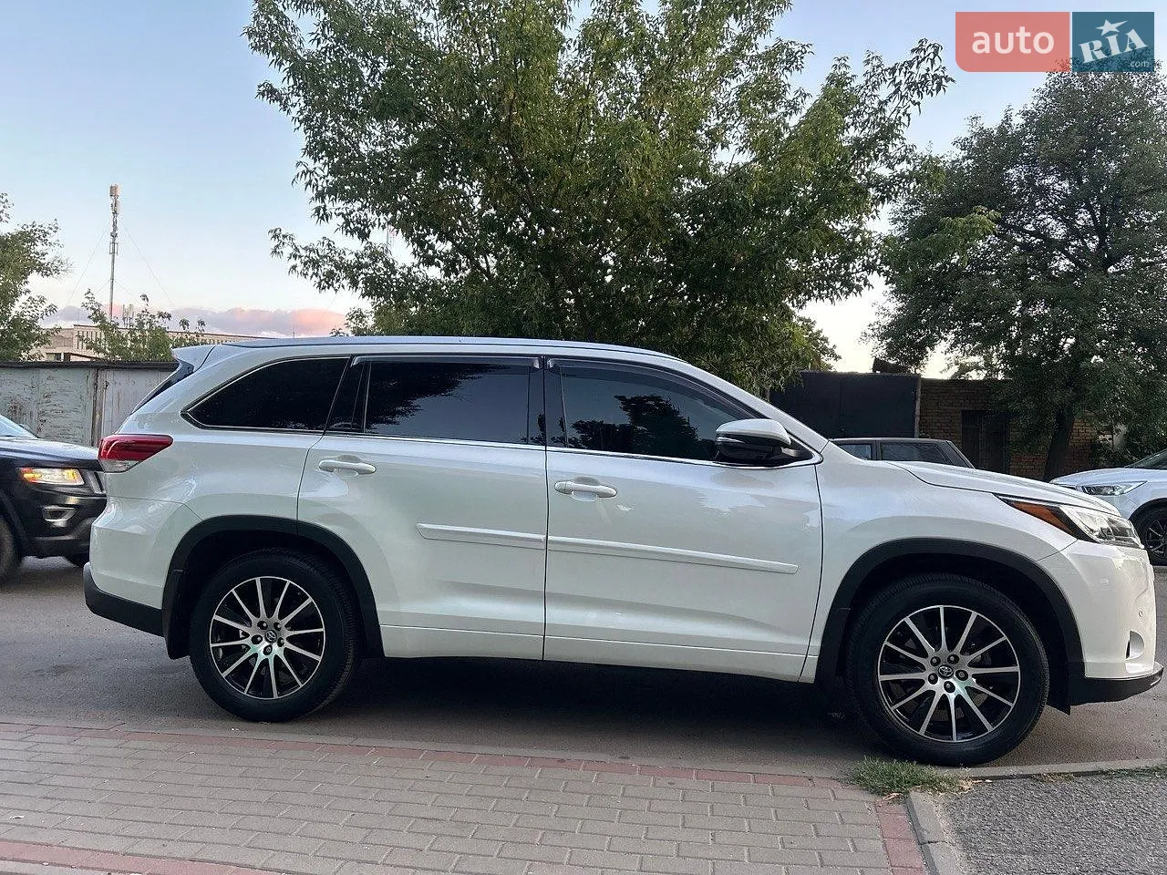 2019 Toyota Highlander - фото 1