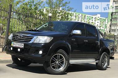 Позашляховик / Кросовер Toyota Hilux 2014 в 