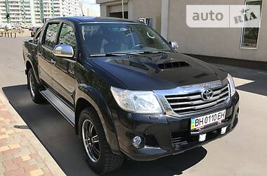 Позашляховик / Кросовер Toyota Hilux 2014 в 