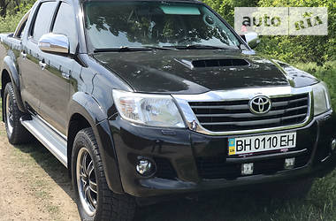 Позашляховик / Кросовер Toyota Hilux 2014 в 