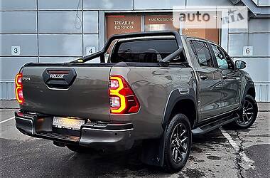 Внедорожник / Кроссовер Toyota Hilux 2021 в 