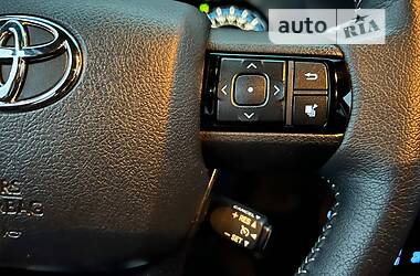 Внедорожник / Кроссовер Toyota Hilux 2021 в 