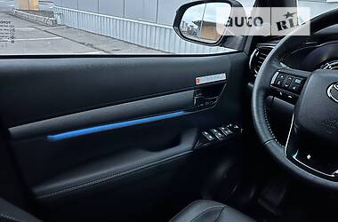 Внедорожник / Кроссовер Toyota Hilux 2021 в 