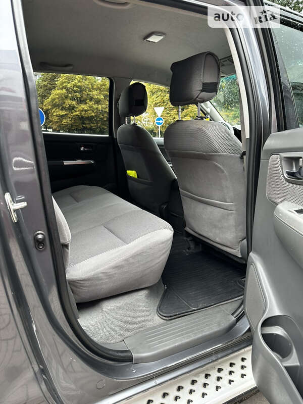 Пікап Toyota Hilux 2011 в Луцьку