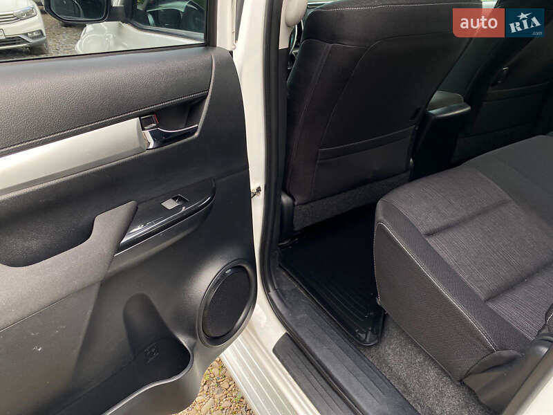 Пикап Toyota Hilux 2017 в Ужгороде