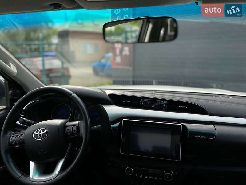 Пикап Toyota Hilux 2017 в Ужгороде