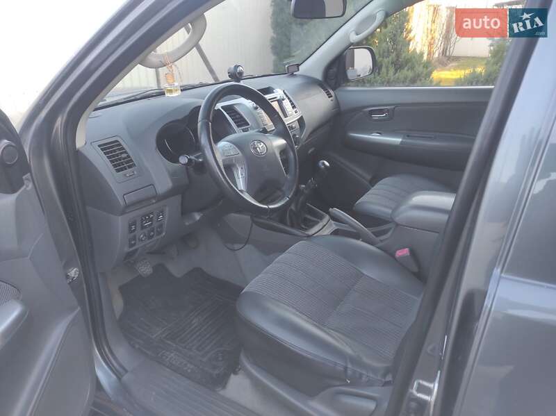 Пікап Toyota Hilux 2013 в Києві
