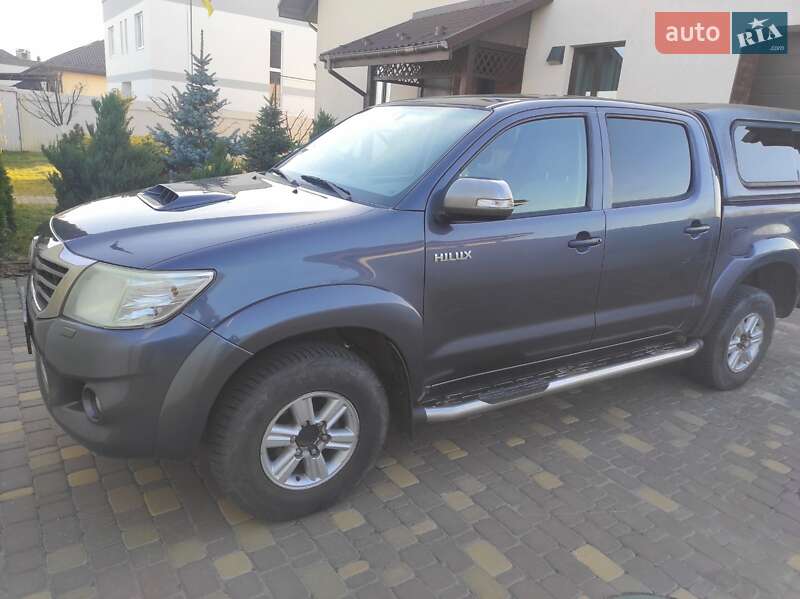 Пікап Toyota Hilux 2013 в Києві