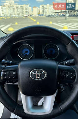 Пикап Toyota Hilux 2017 в 
