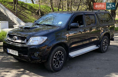 Пикап Toyota Hilux 2011 в 