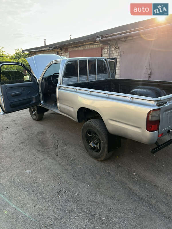 Пікап Toyota Hilux 2005 в Кривому Розі