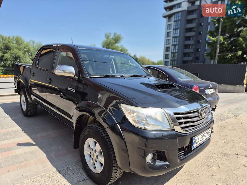 Пикап Toyota Hilux 2013 в Тернополе