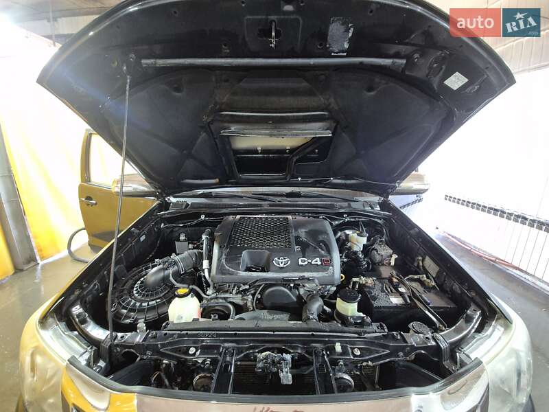 Пикап Toyota Hilux 2013 в Тернополе