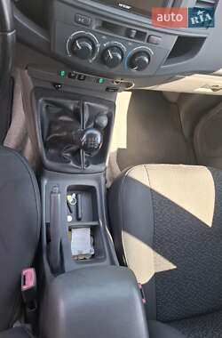 Пикап Toyota Hilux 2013 в 