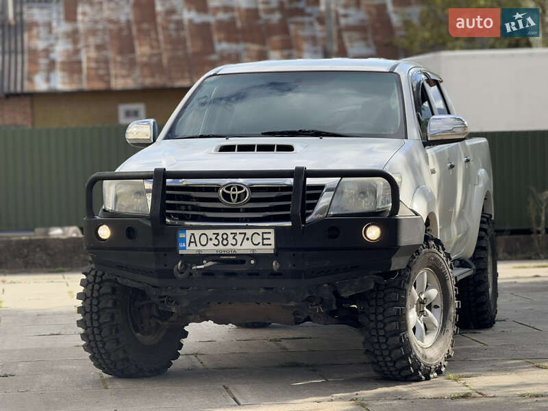 Пікап Toyota Hilux 2011 в Міжгір'ї