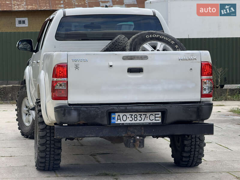 Пікап Toyota Hilux 2011 в Міжгір'ї