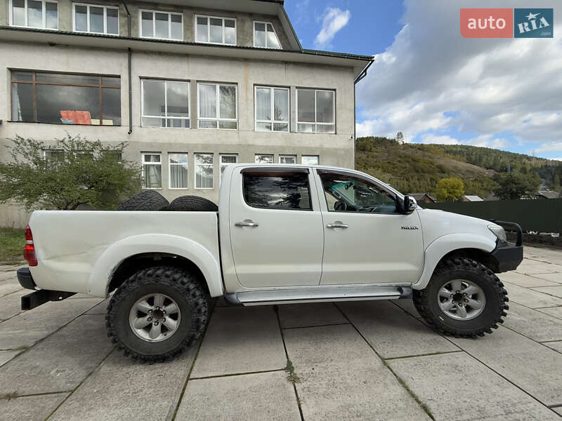 Пікап Toyota Hilux 2011 в Міжгір'ї