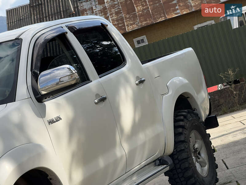Пікап Toyota Hilux 2011 в Міжгір'ї