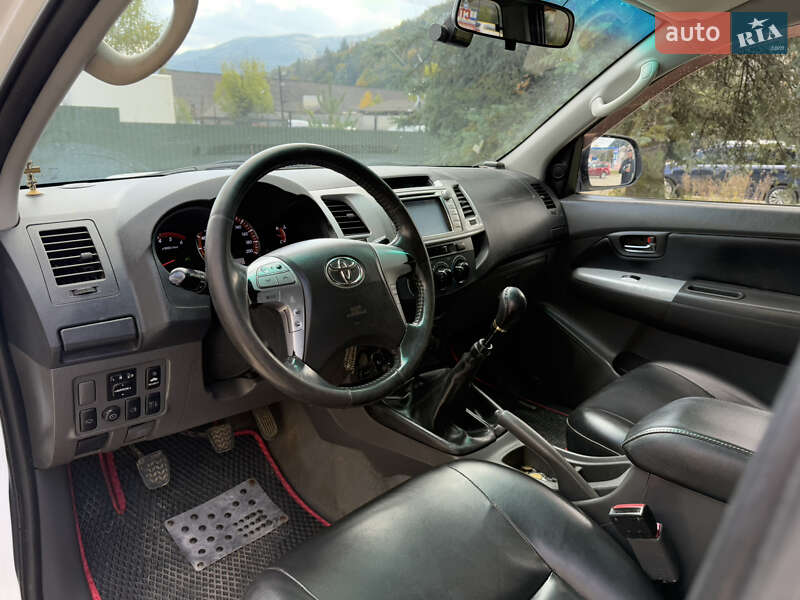 Пікап Toyota Hilux 2011 в Міжгір'ї