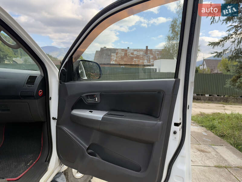 Пікап Toyota Hilux 2011 в Міжгір'ї