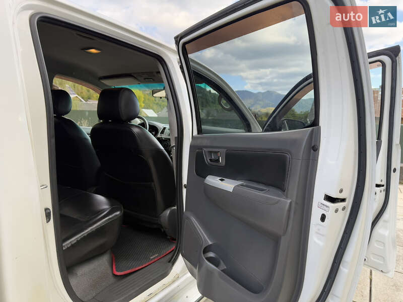 Пікап Toyota Hilux 2011 в Міжгір'ї
