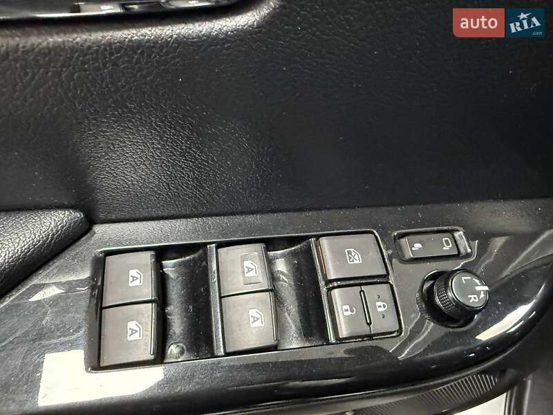 Пикап Toyota Hilux 2018 в Киеве фото 17 Пикап Toyota Hilux 2018 в Киеве