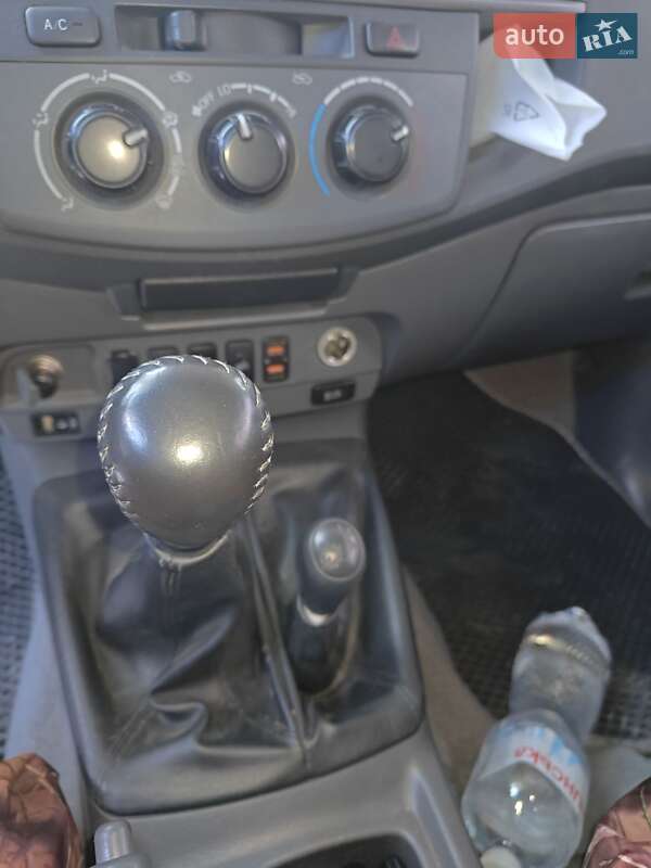 Пикап Toyota Hilux 2013 в Киеве фото 15 Пикап Toyota Hilux 2013 в Киеве