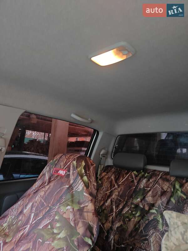 Пикап Toyota Hilux 2013 в Киеве фото 14 Пикап Toyota Hilux 2013 в Киеве