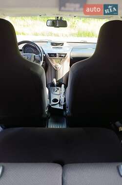 Хэтчбек Toyota IQ 2009 в 