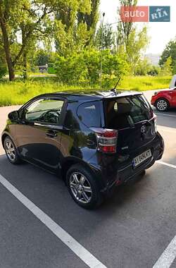 Хэтчбек Toyota IQ 2009 в 