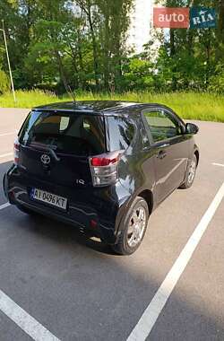 Хэтчбек Toyota IQ 2009 в 
