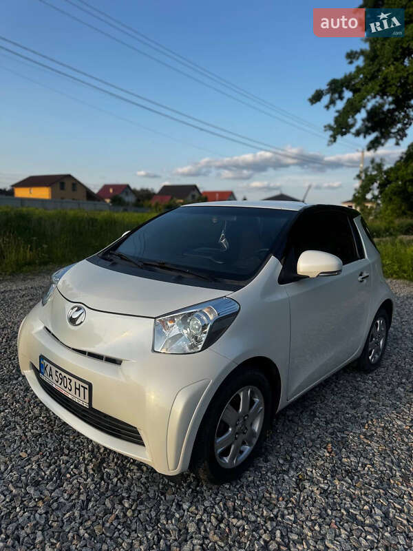 Хэтчбек Toyota IQ 2009 в 