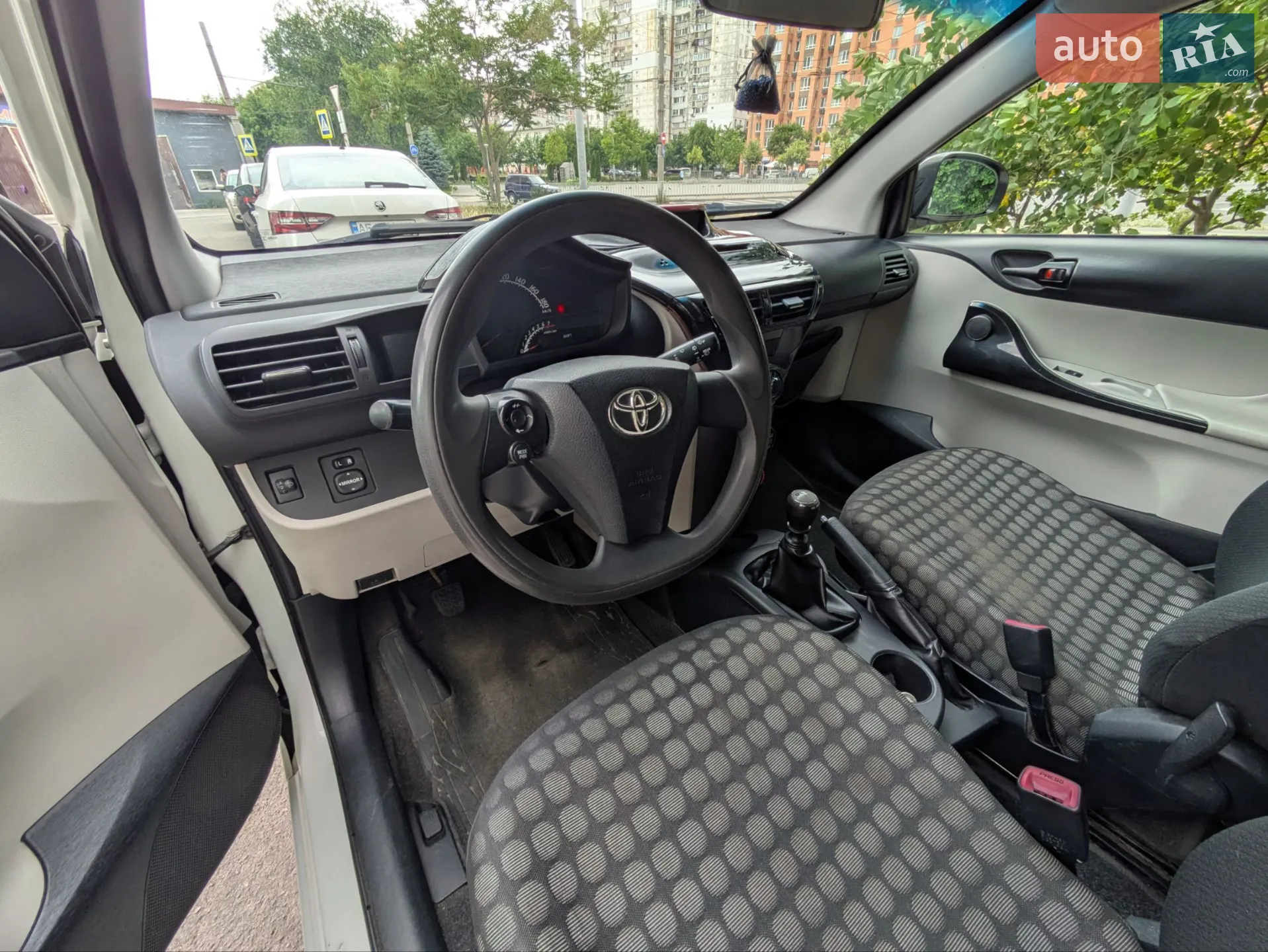 2011 Toyota iQ - мініатюра 5