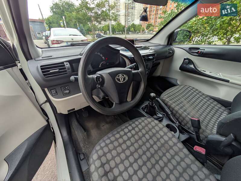 Хетчбек Toyota IQ 2011 в Косові