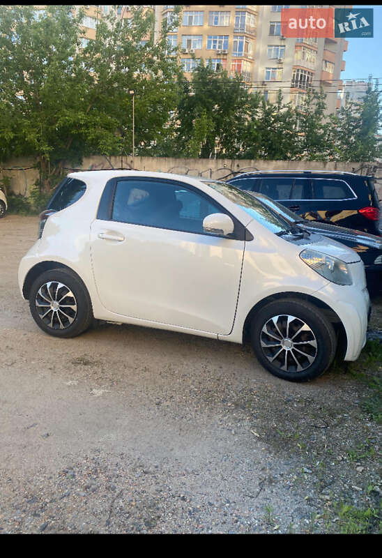 Хэтчбек Toyota IQ 2010 в Киеве