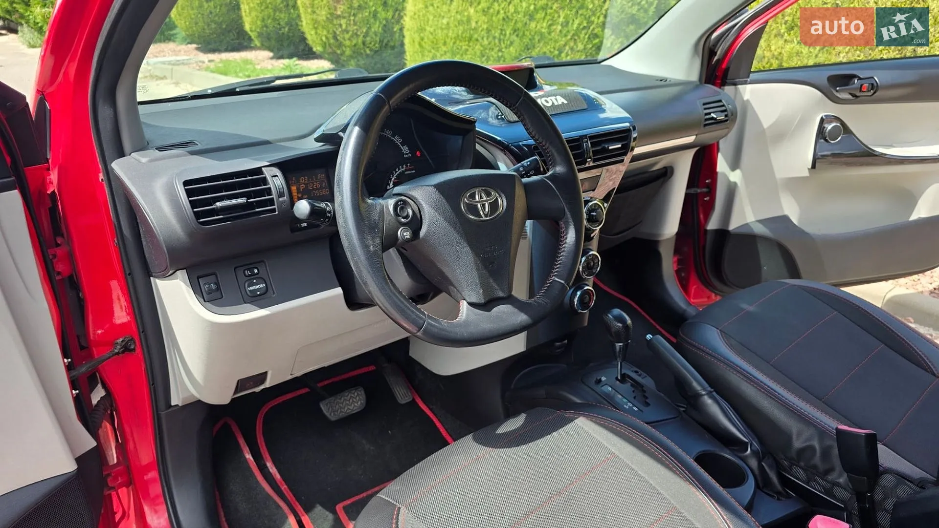 2011 Toyota iQ - мініатюра 11