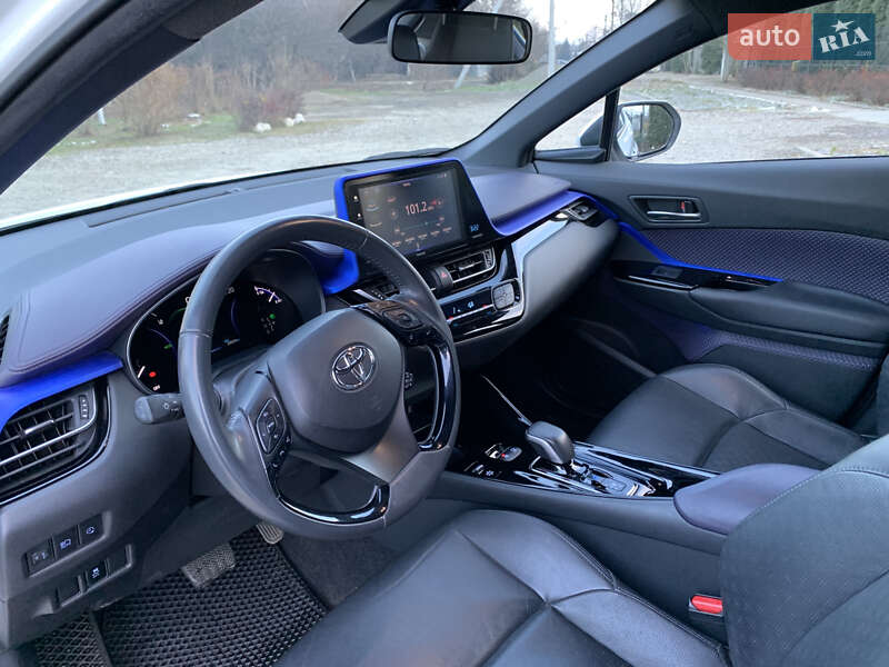 Позашляховик / Кросовер Toyota Izoa 2022 в Чернівцях