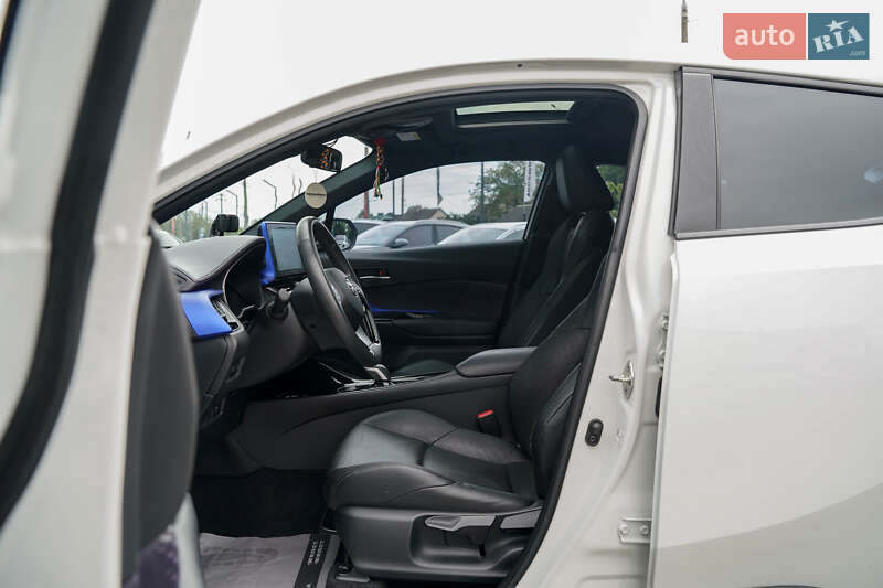 Позашляховик / Кросовер Toyota Izoa 2021 в Чернівцях