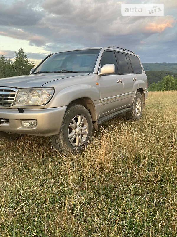 Toyota Land Cruiser 100