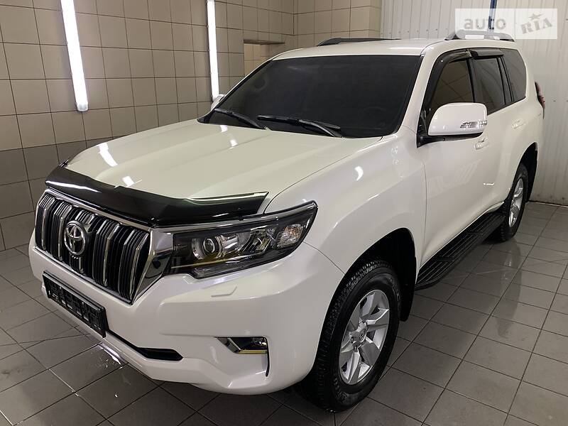 Позашляховик / Кросовер Toyota Land Cruiser Prado 2019 в  фото Позашляховик / Кросовер Toyota Land Cruiser Prado 2019 в