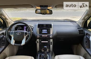 Позашляховик / Кросовер Toyota Land Cruiser Prado 2011 в 