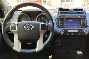Позашляховик / Кросовер Toyota Land Cruiser Prado 2016 в 